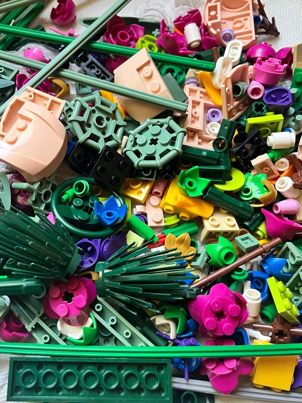 OVER 800 LEGO PIECES!